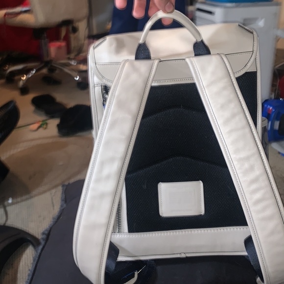 This is my newly used coach travel bag im just lookin to get sum extra cash - Picture 4 of 7